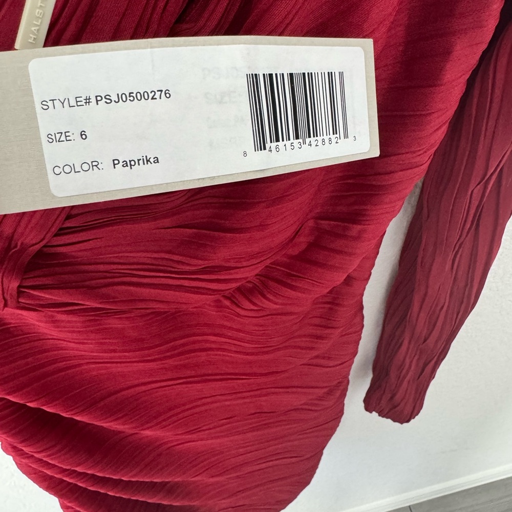 Halston Off Shoulder Asymetrical Sheath
Dress Red NWT MSRP $489 / Size 6 - Picture 10 of 12